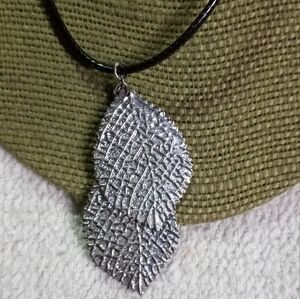 Silvertone leaves leaf 🍃 Necklace on black cord